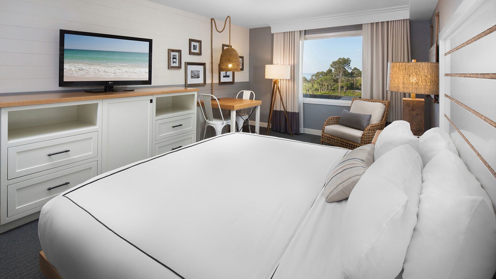 Premium bedding, in-room safe, desk, laptop workspace