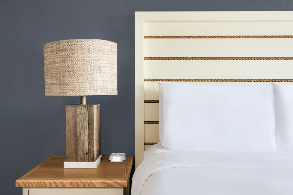 Premium bedding, in-room safe, desk, laptop workspace