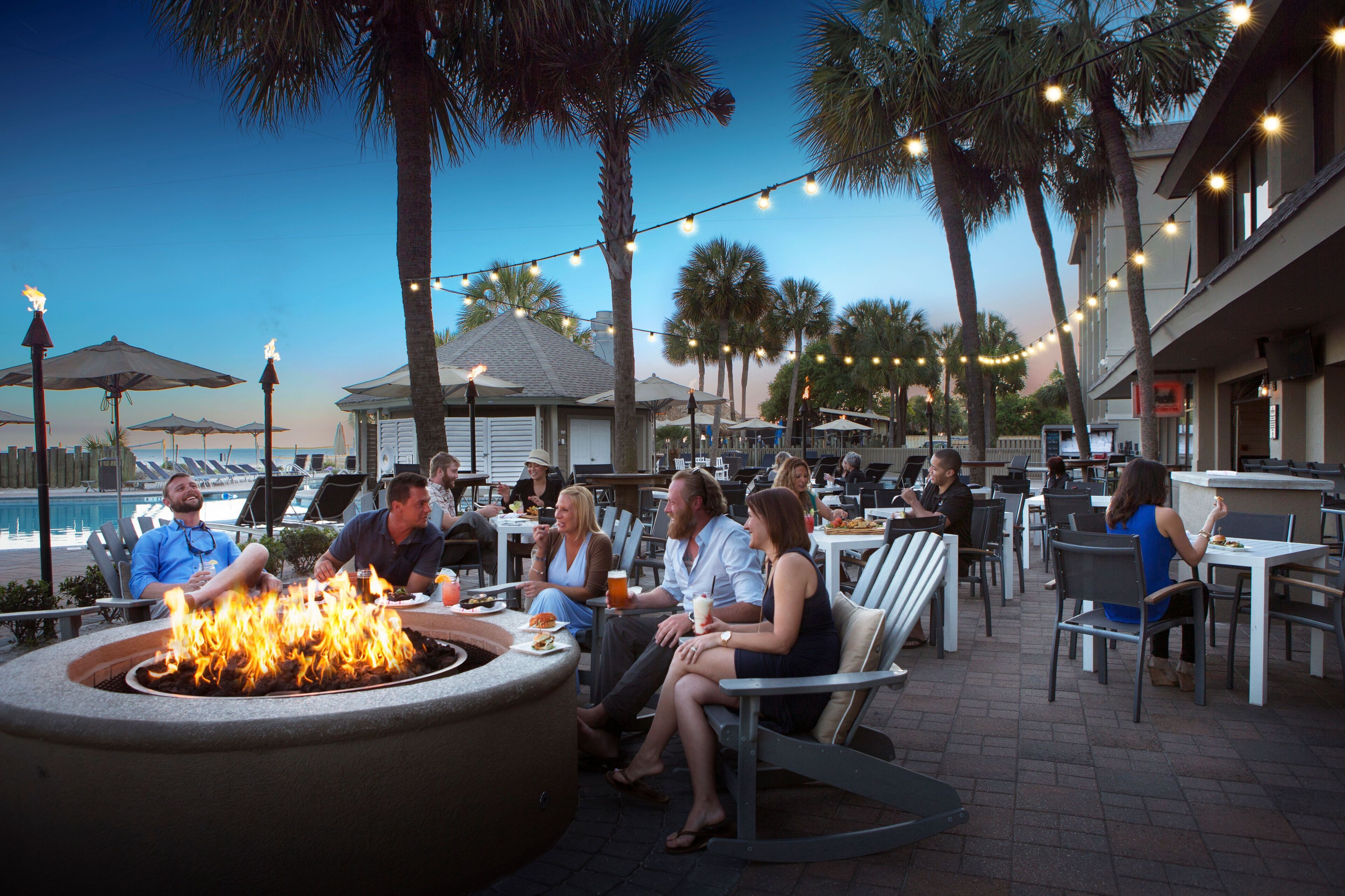 Breakfast, dinner served; southern cuisine, pool views 