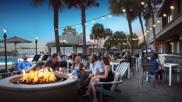 Breakfast, dinner served; southern cuisine, pool views