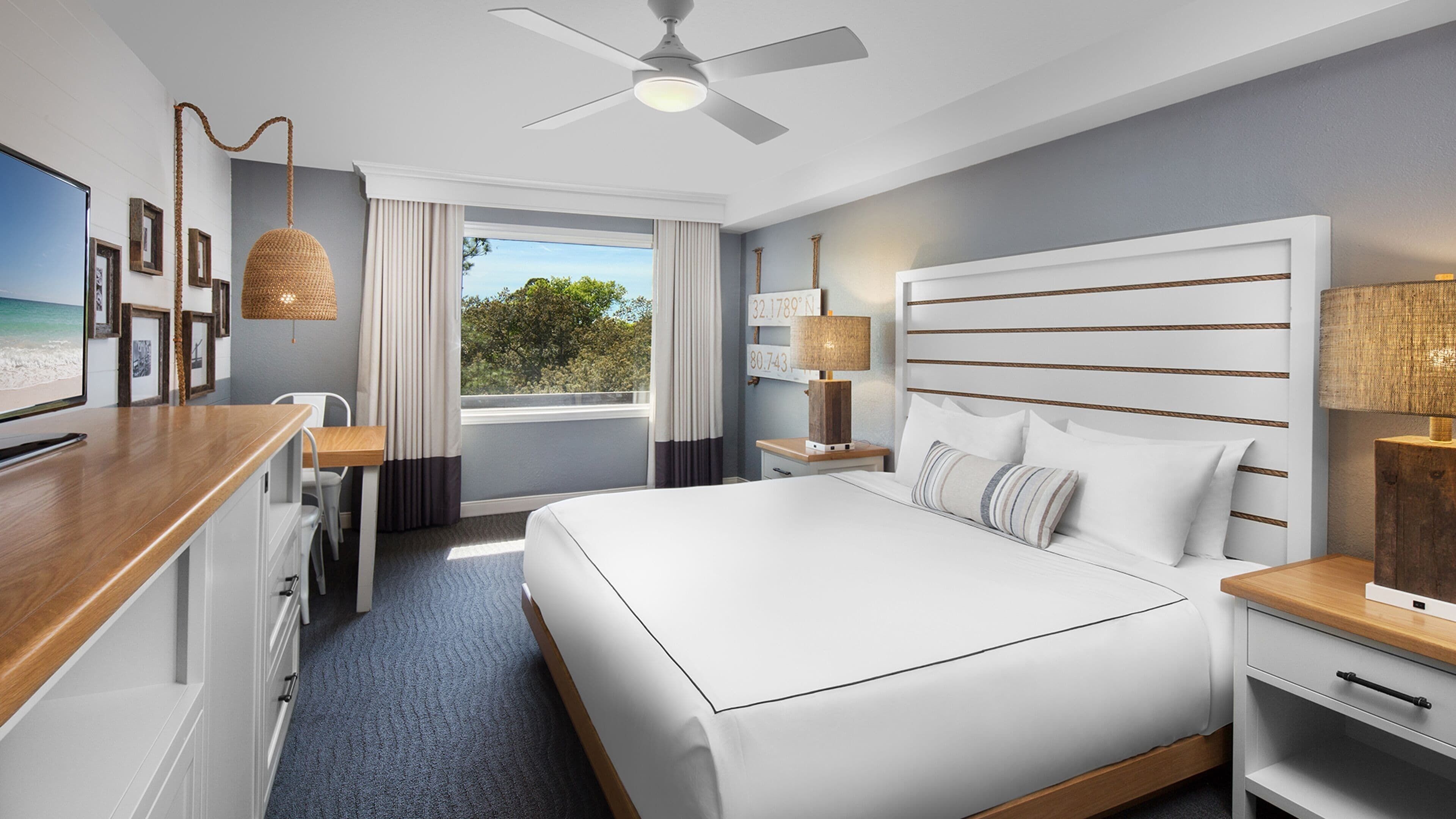 Premium bedding, in-room safe, desk, laptop workspace