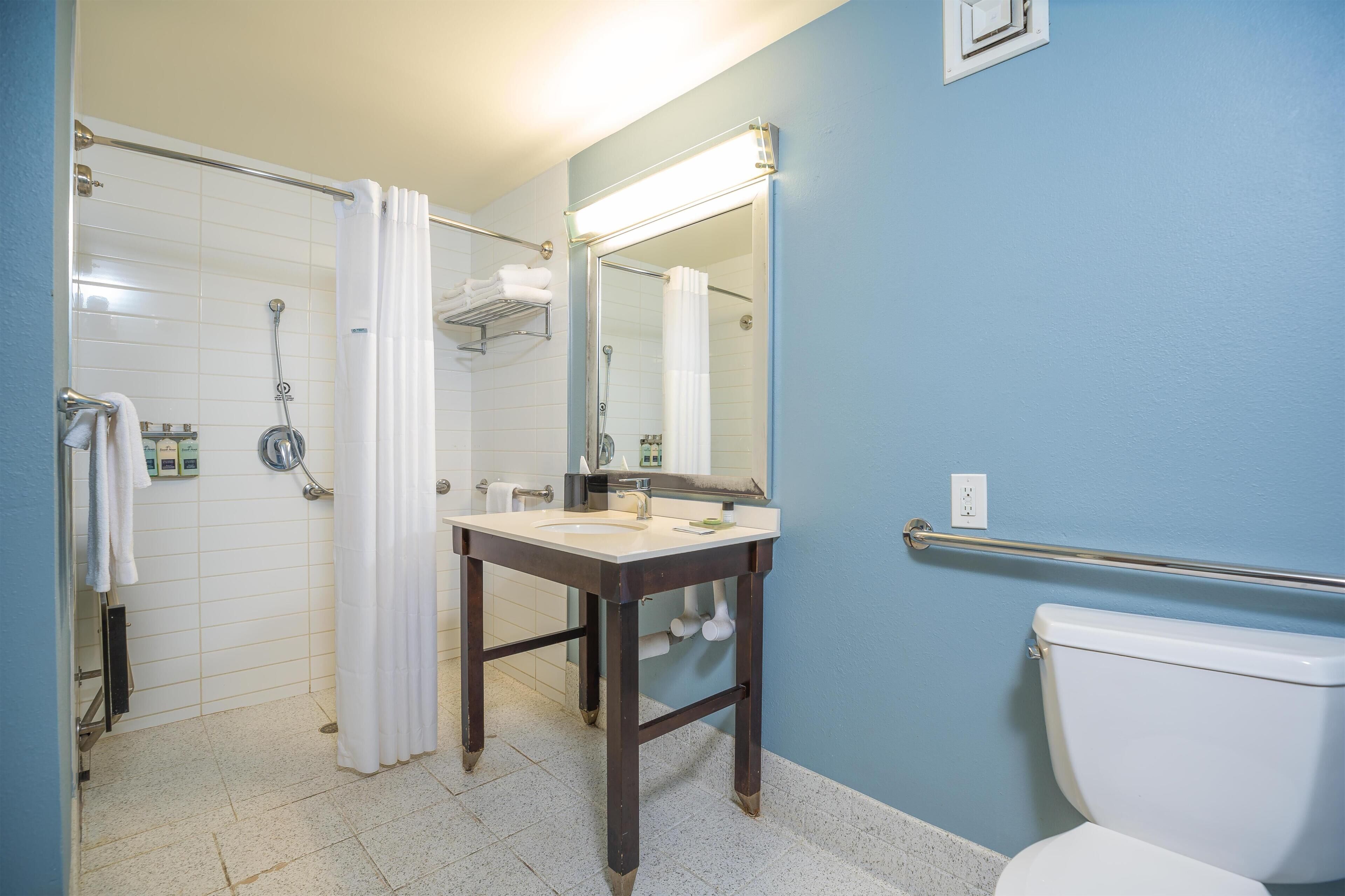 Salle de bain accessible aux personnes à mobilité réduite