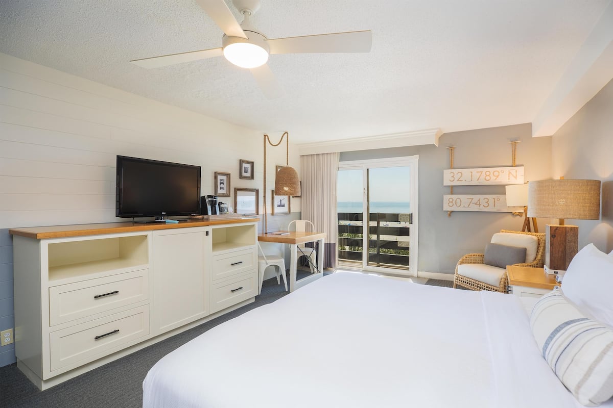 Premium bedding, in-room safe, desk, laptop workspace