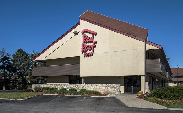 A building with a sign reading 'Red Roof Inn.'