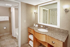 Combined shower/tub, free toiletries, hair dryer, towels - Homewood Suites by Hilton Indianapolis-Keystone Crossing (Indianapolis)