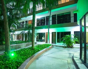 Exterior detail - Ambassador (MERIDA)