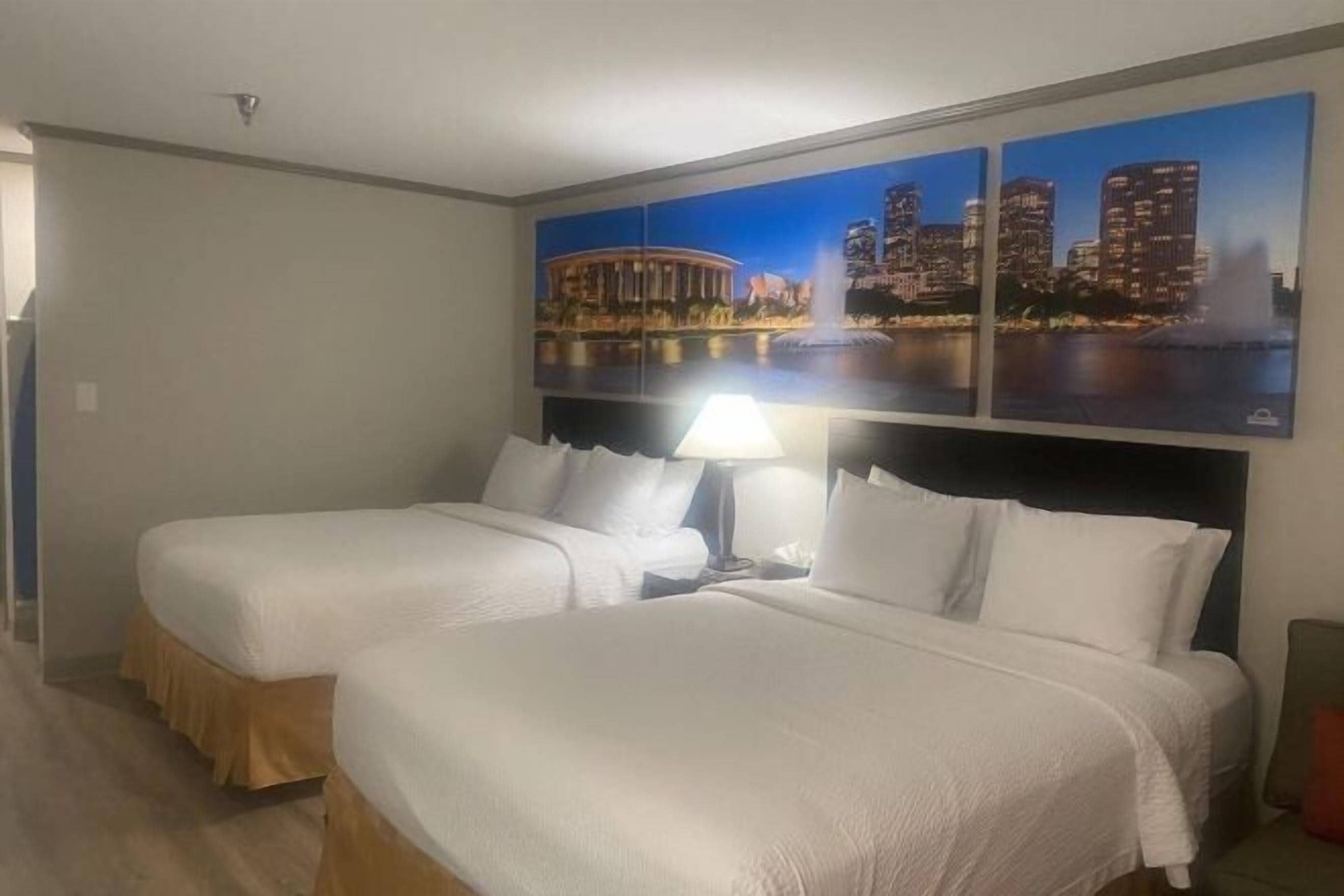 書桌、筆電工作空間、遮光布/窗簾、熨斗/熨衣板