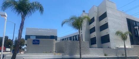 A modern building with a sign for 'BAYMONT' and a parking structure.