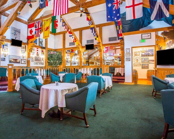 2 restaurantes; se sirven desayunos, almuerzos y cocina americana