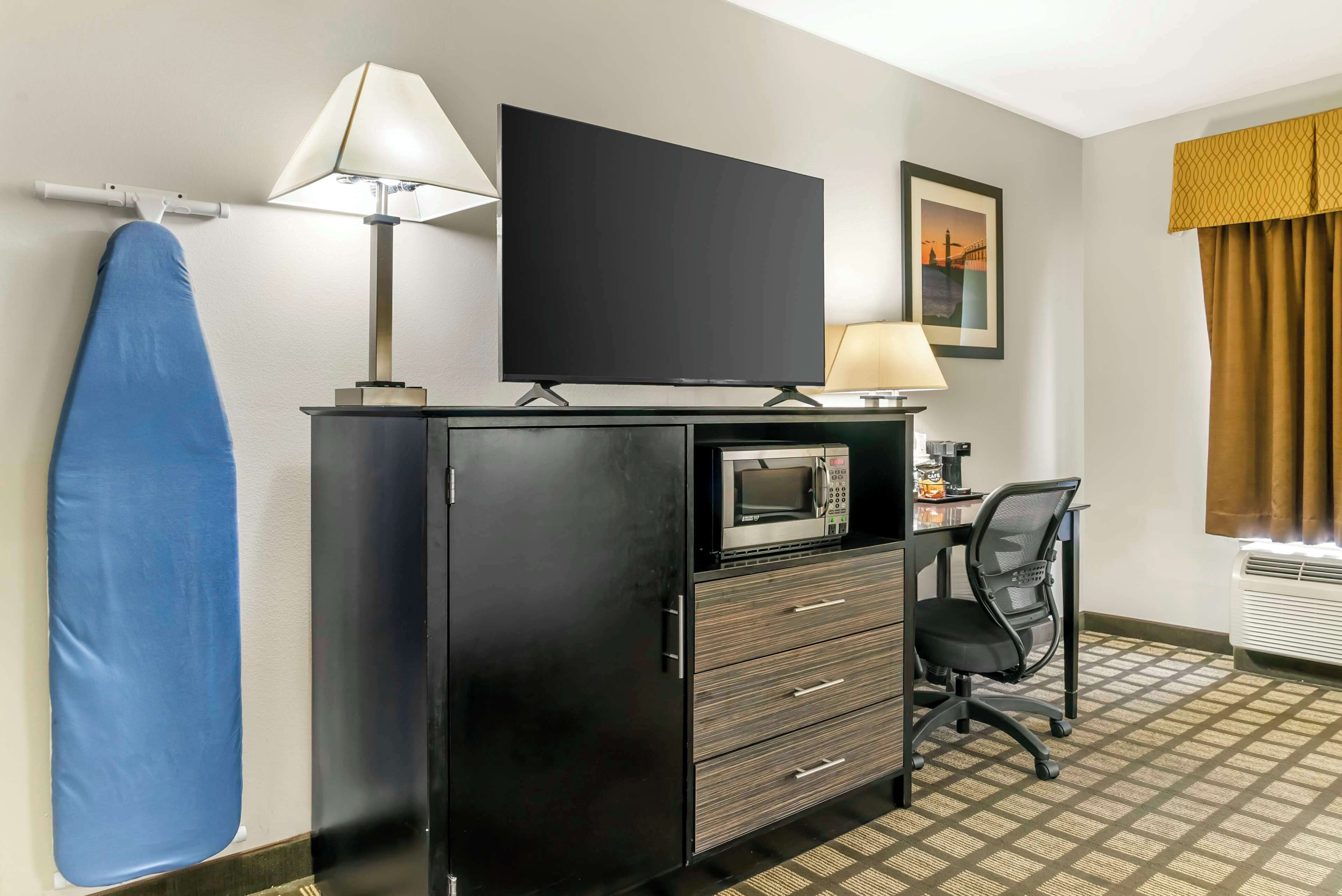 1 bedroom, hypo-allergenic bedding, iron/ironing board, wifi