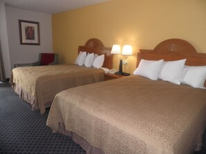 Premium bedding, down comforters, pillowtop beds, desk - Quality Inn Downtown Stuart (Stuart)