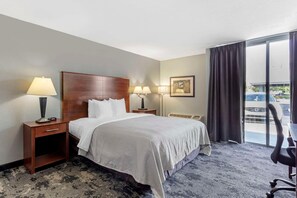 Premium bedding, down comforters, pillowtop beds, desk - Quality Inn Downtown Stuart (Stuart)