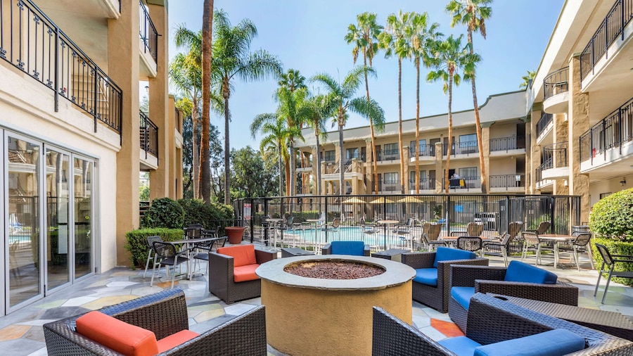 Comfort Inn & Suites Orange County John Wayne Airport
