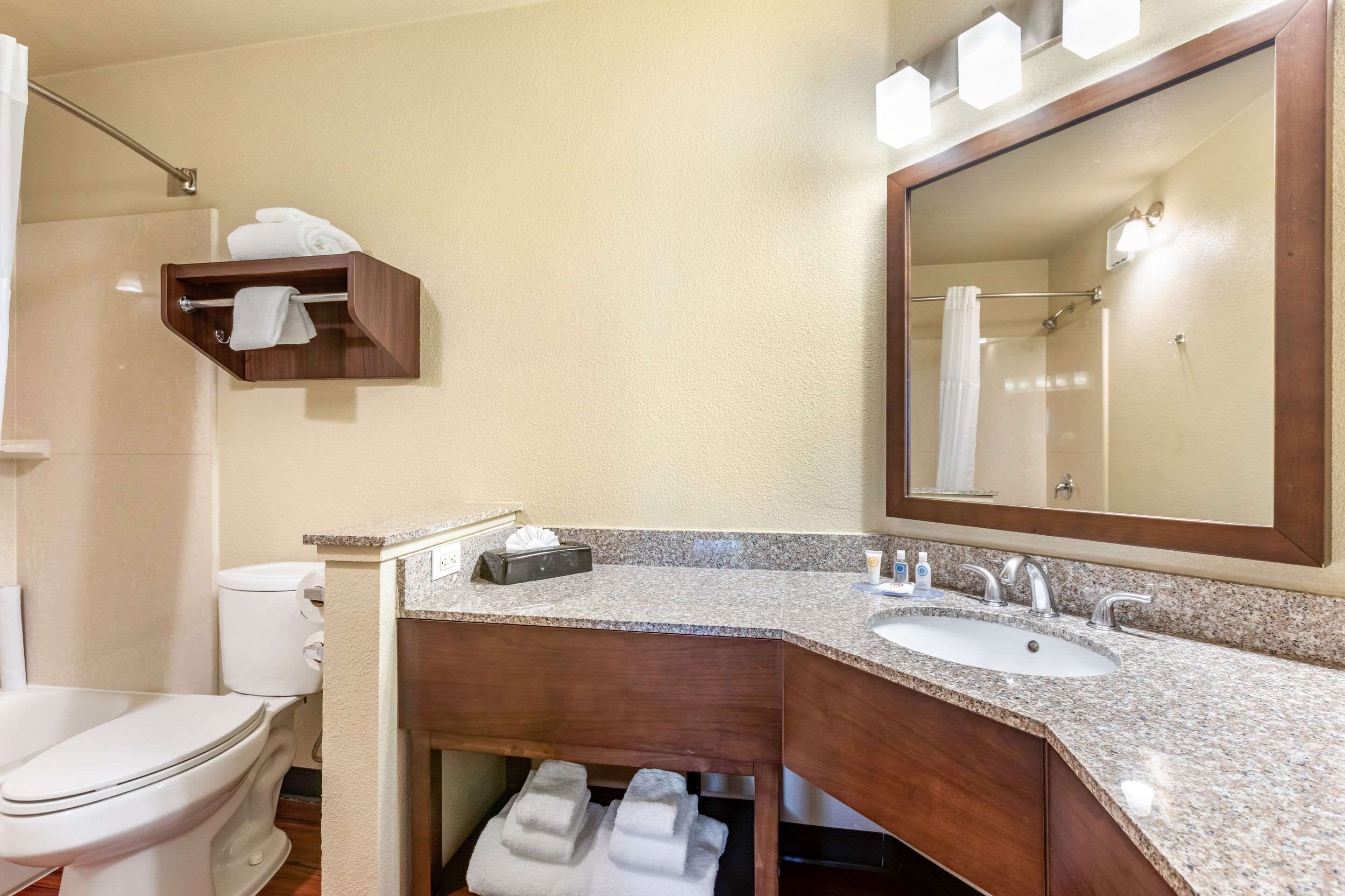 Photo - Comfort Inn & Suites Orange County John Wayne Airport