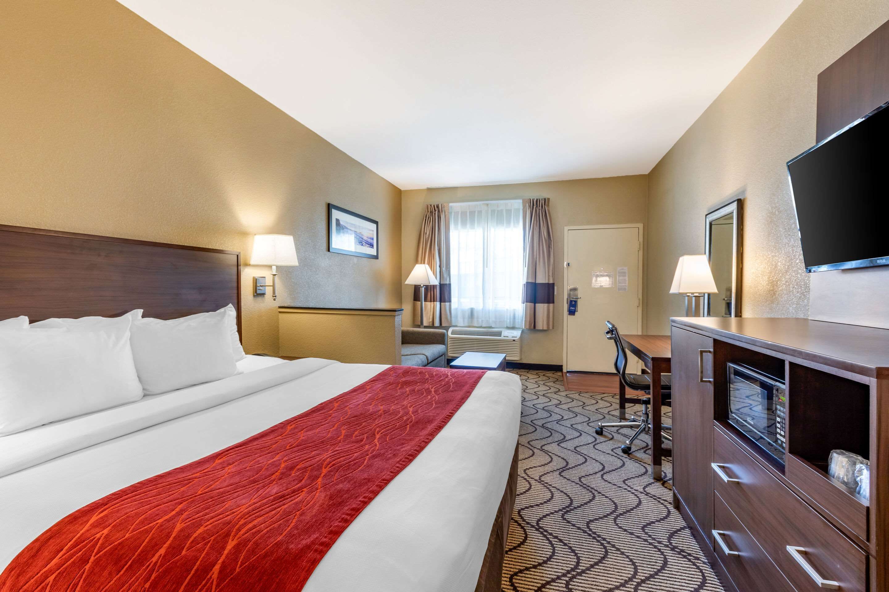 Photo - Comfort Inn & Suites Orange County John Wayne Airport