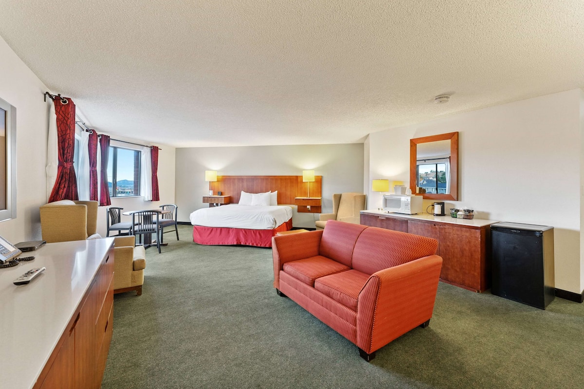 Family Suite, Multiple Beds, Non Smoking | In-room safe, desk, blackout drapes, iron/ironing board