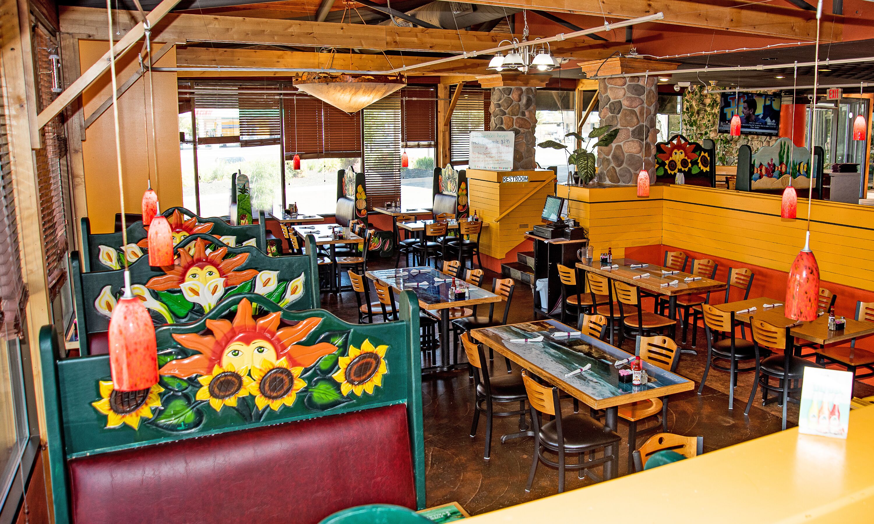 Breakfast, lunch and dinner served