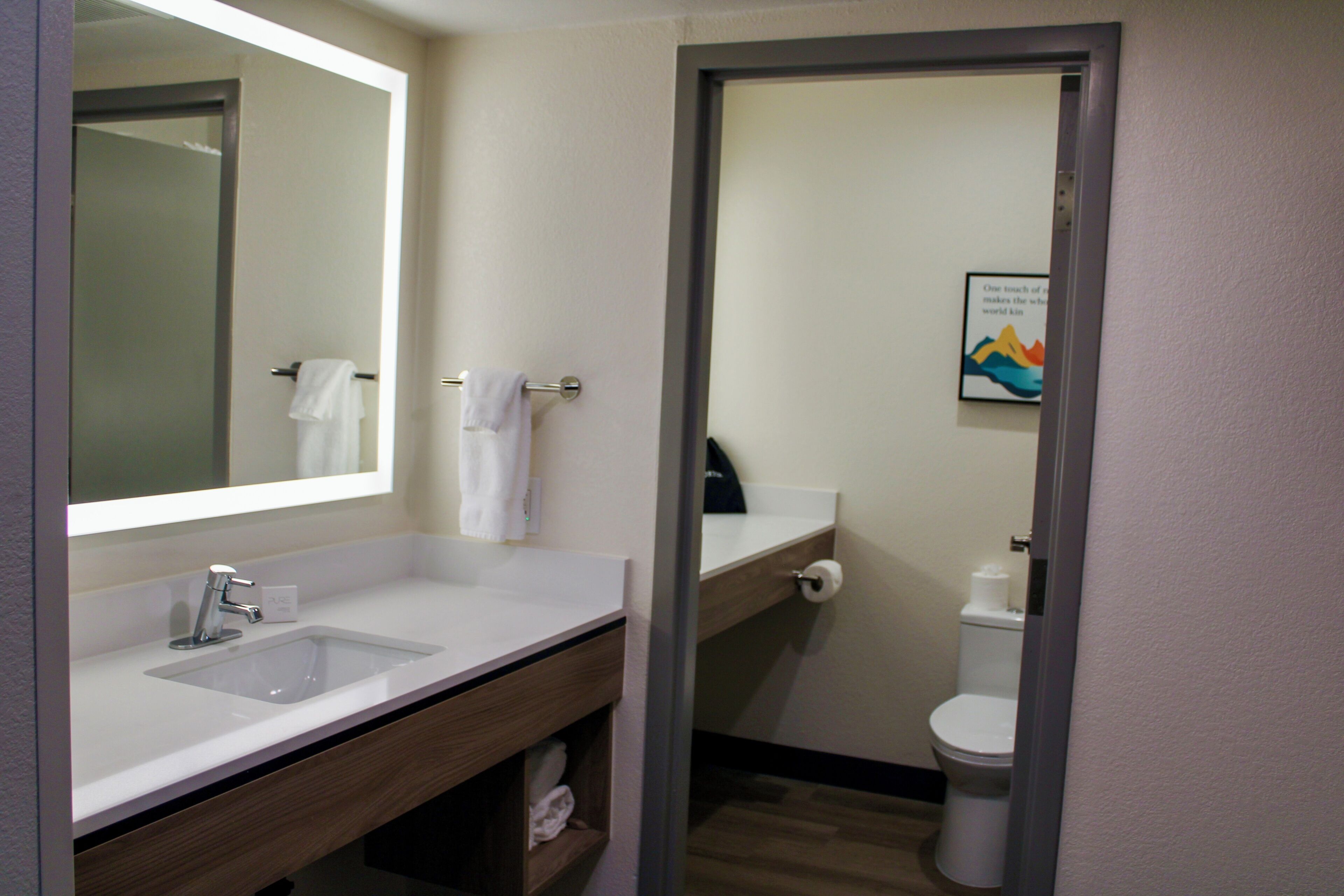 Suite, Mehrere Betten, Nichtraucher | Zimmersafe, Schreibtisch, Verdunkelungsvorhänge, Bügeleisen/Bügelbrett