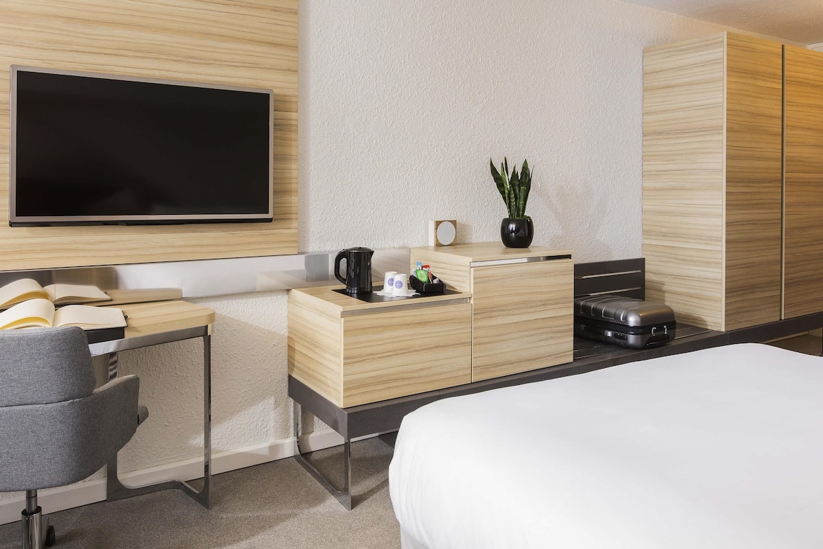 Executive Room, 1 Queen Bed with Sofa bed