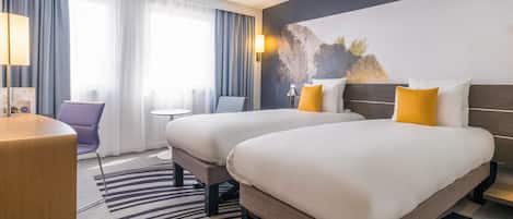 Kamar Superior, 2 Tempat Tidur Twin | Seprai premium, brankas, meja kerja, dan tirai kedap cahaya