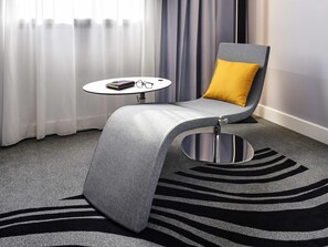 Premium bedding, in-room safe, desk, blackout drapes