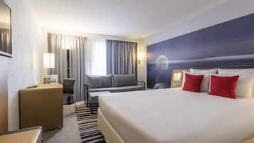 Classic Room, 1 Double Bed with Sofa bed | Premium bedding, in-room safe, desk, blackout drapes