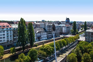 Classic-Zimmer, 1 Doppelbett und Schlafsofa | Blick auf die Stadt