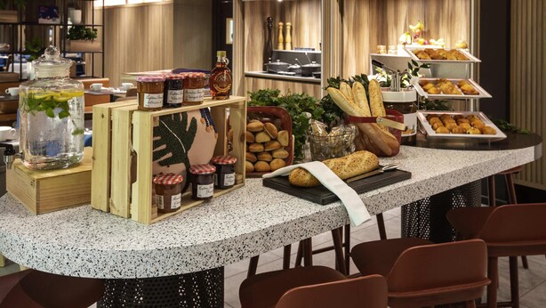 A buffet setup with various food items and condiments. - Novotel Strasbourg Centre Halles (Strasbourg)