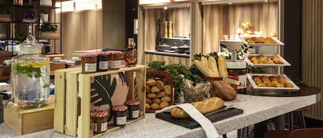 Se sirven desayunos, comidas y cenas