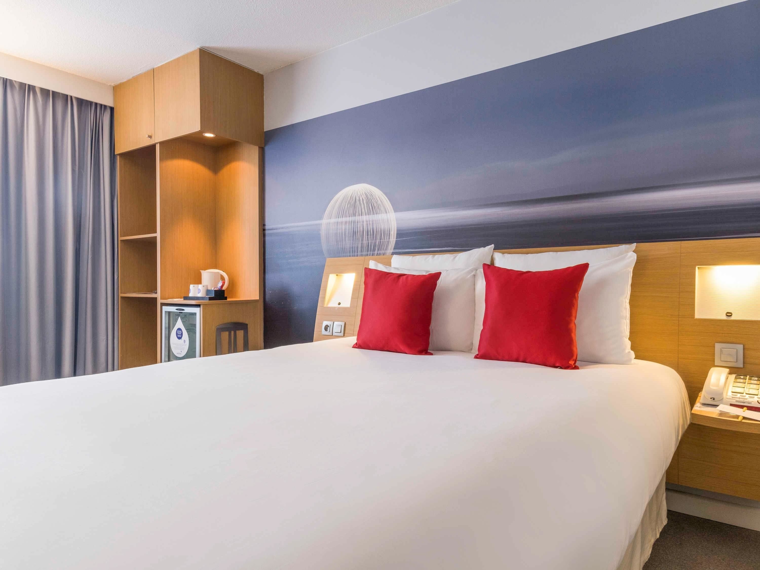 superior room, 1 double bed | premium bedding, in-room safe, desk, blackout curtains