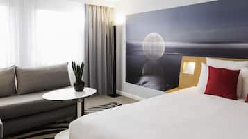 Classic-huone, 1 parisänky ja vuodesohva | Ylelliset vuodevaatteet, tallelokero huoneessa, työpöytä, pimennysverhot