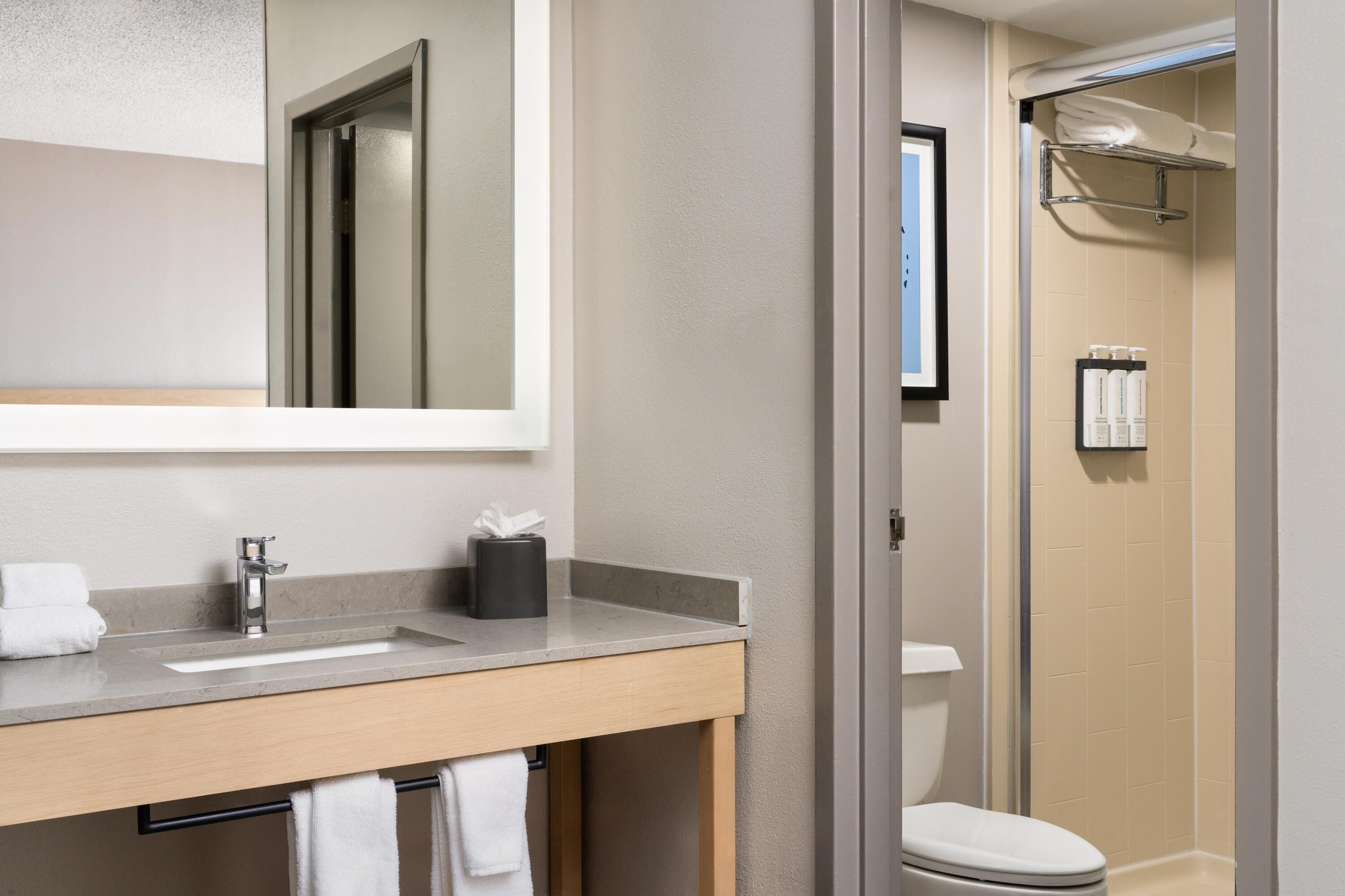 Combined shower/tub, designer toiletries, hair dryer, towels