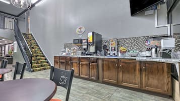 Free daily continental breakfast