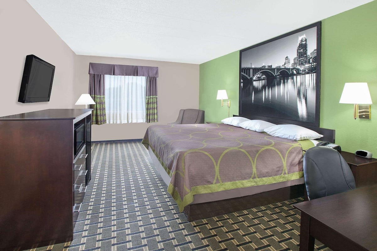 Desk, iron/ironing board, free WiFi, bed sheets