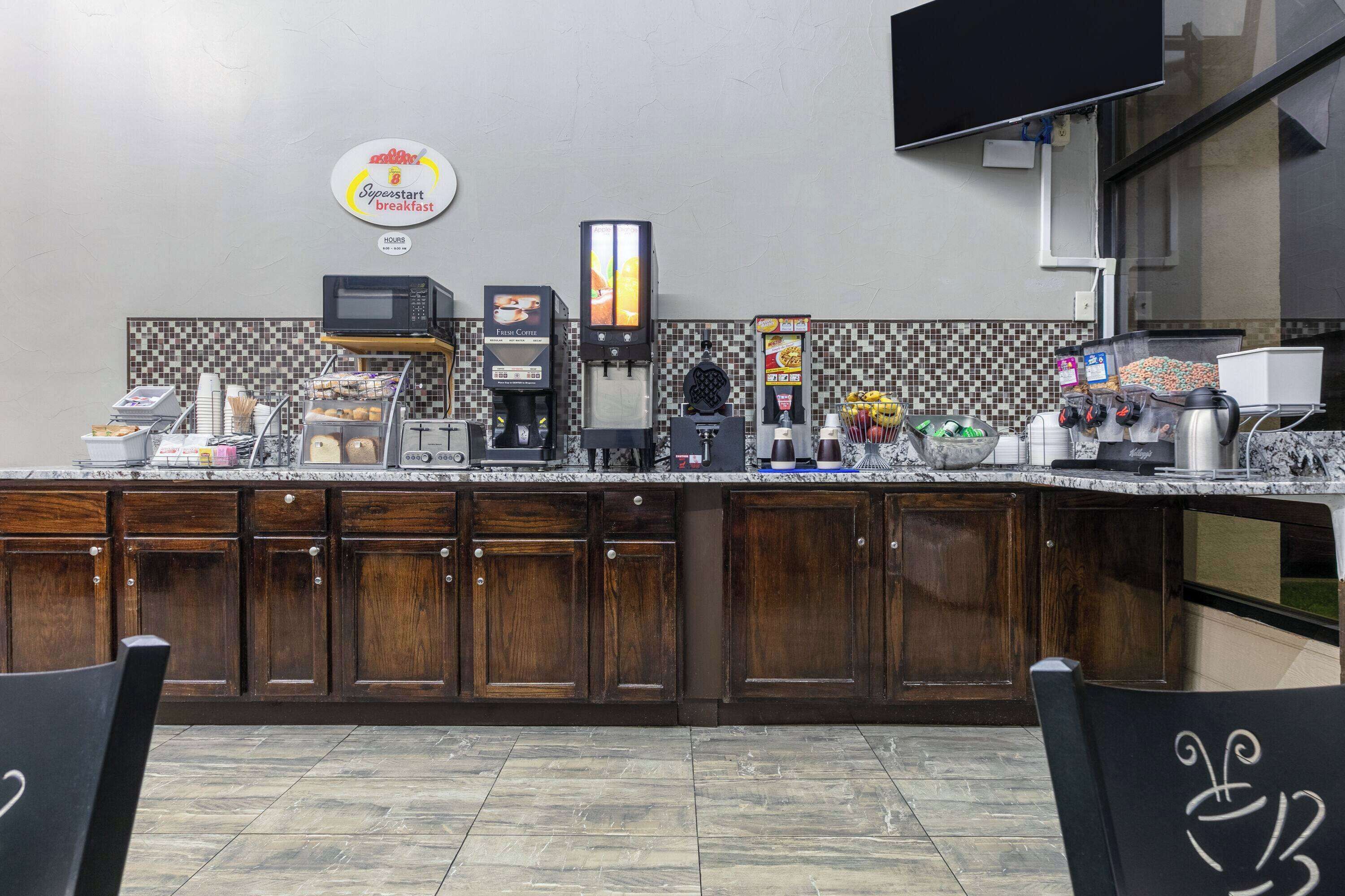 Photo - Super 8 by Wyndham Grand Prairie North