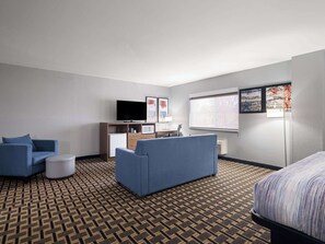 Deluxe Room, 1 King Bed, Non Smoking | In-room safe, desk, laptop workspace, blackout drapes