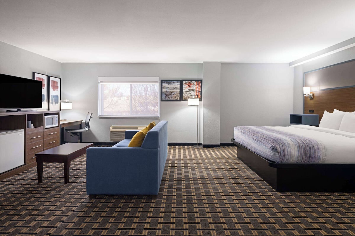 Chambre Deluxe, 1 trĂšs grand lit, non-fumeurs | Coffres-forts dans les chambres, bureau