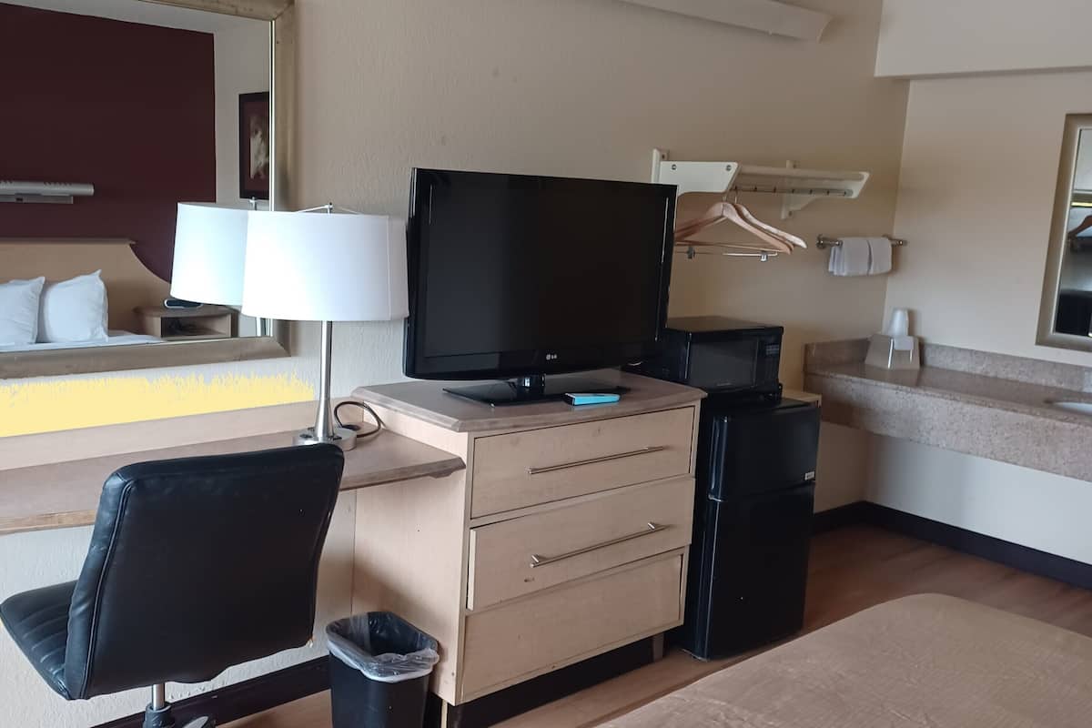 Caja de seguridad en la habitación y escritorio