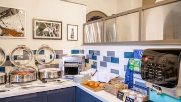 Colazione a buffet, servita tutte le mattine (12.95 GBP a persona)