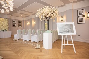 屋内結婚式場