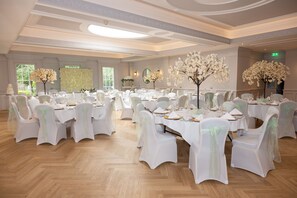 Indoor wedding - Park House Hotel (Shifnal)