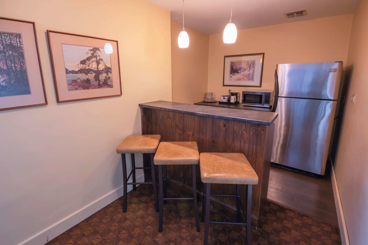 suite, multiple beds, non smoking, jetted tub | private kitchenette | mini-fridge, microwave, coffee/tea maker