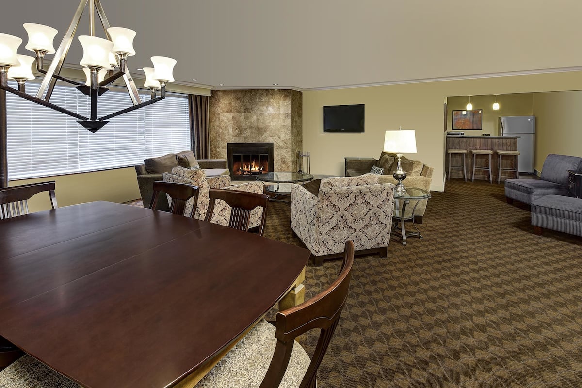 Suite, Multiple Beds, Non Smoking, Jetted Tub | 1 bedroom, desk, blackout drapes, iron/ironing board