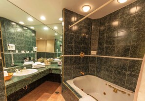 Suite, 1 King Bed, Non Smoking, Jetted Tub | Bathroom