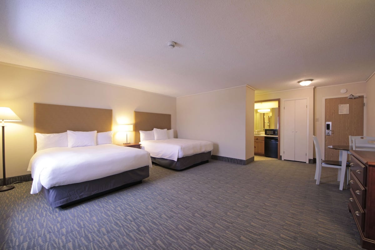 Suite, Multiple Beds, Non Smoking, Kitchenette | 1 bedroom, desk, blackout drapes, iron/ironing board