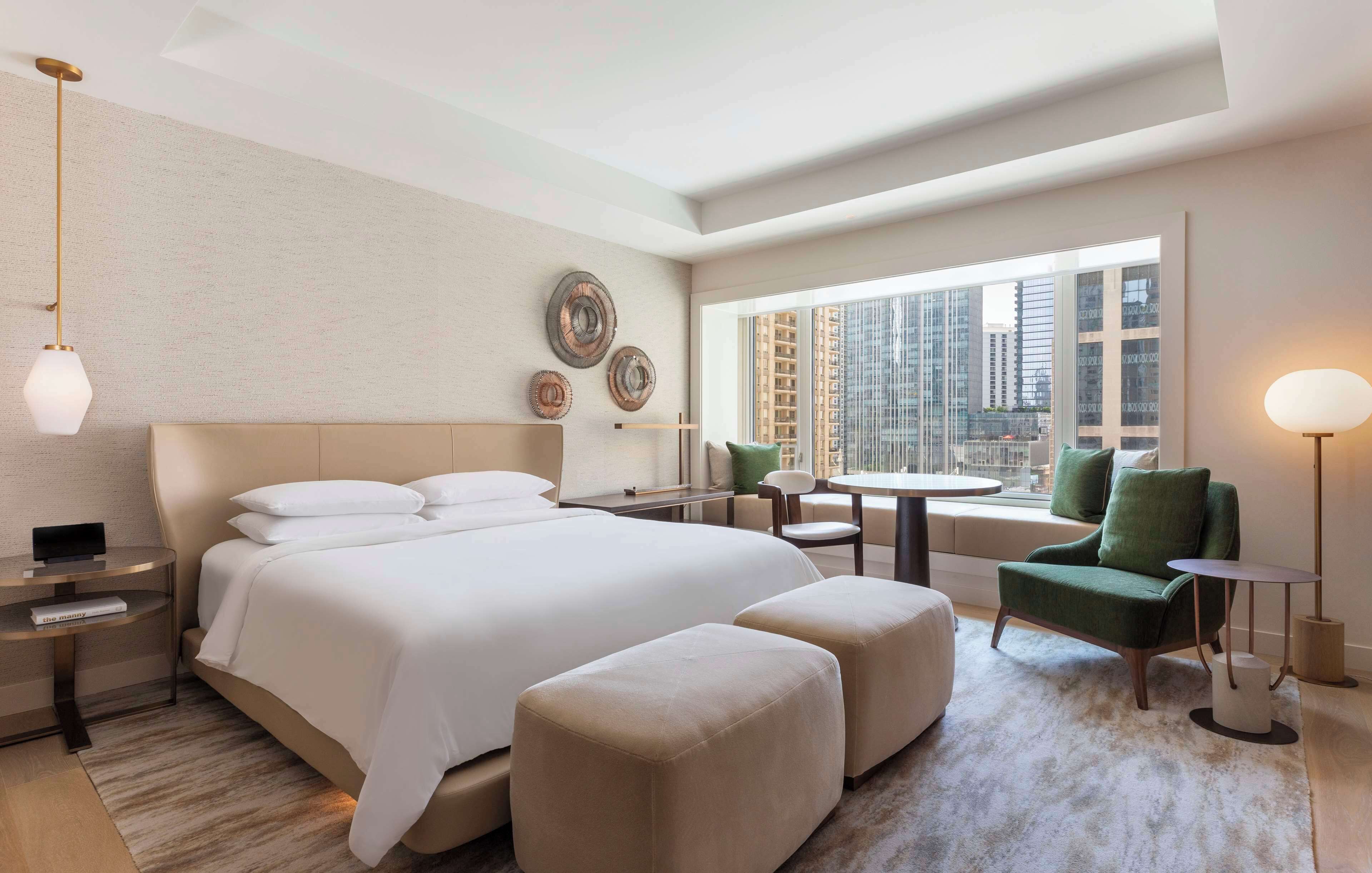 Kamer, 1 kingsize bed, uitzicht op de stad | Luxe beddengoed, donsdekens, pillowtop-bedden, een minibar