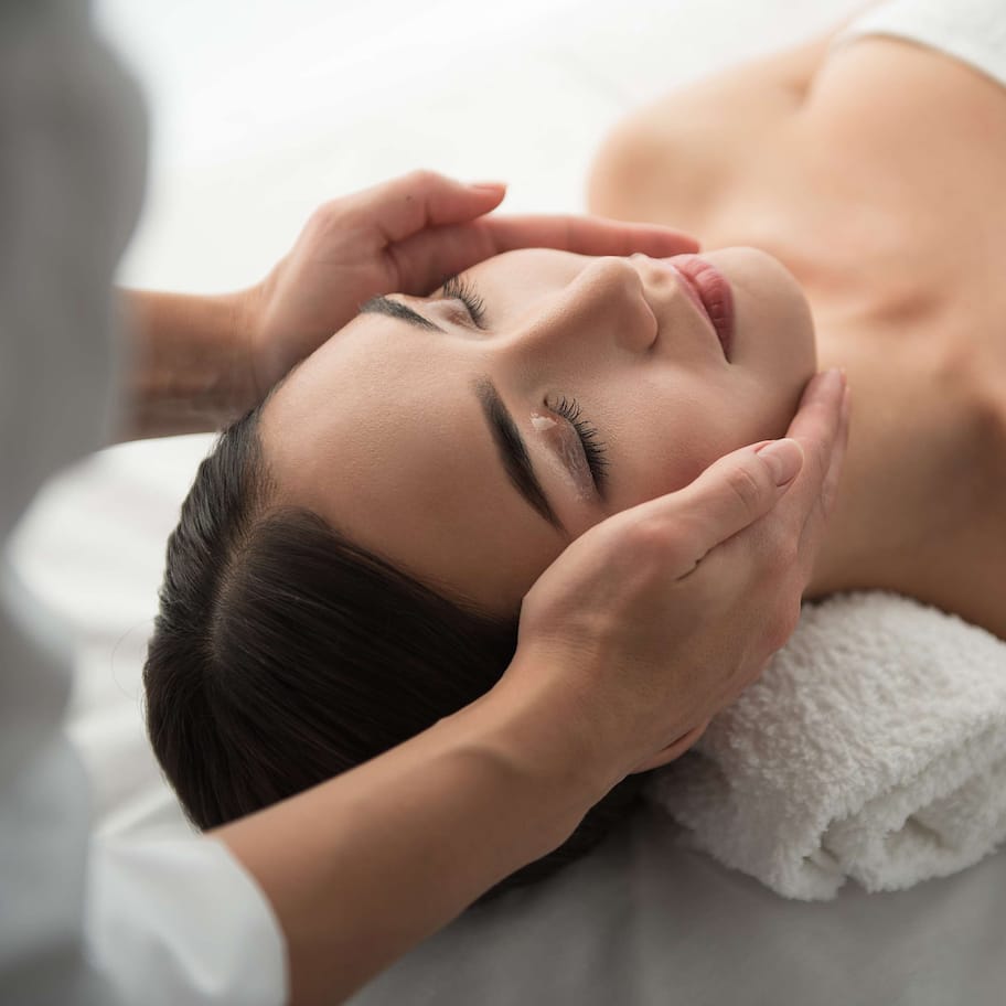 Couples treatment rooms, body treatments, hydrotherapy, aromatherapy