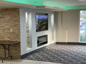 Fireplace - Baymont by Wyndham Indianapolis Airport Lynhurst (Indianapolis)