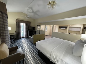 Suite, 1 King Bed, Non Smoking (Efficiency)