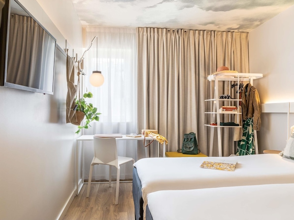 Desk, free cots/infant beds, free WiFi, bed sheets